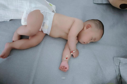 沧县宝宝老打喷嚏怎么办